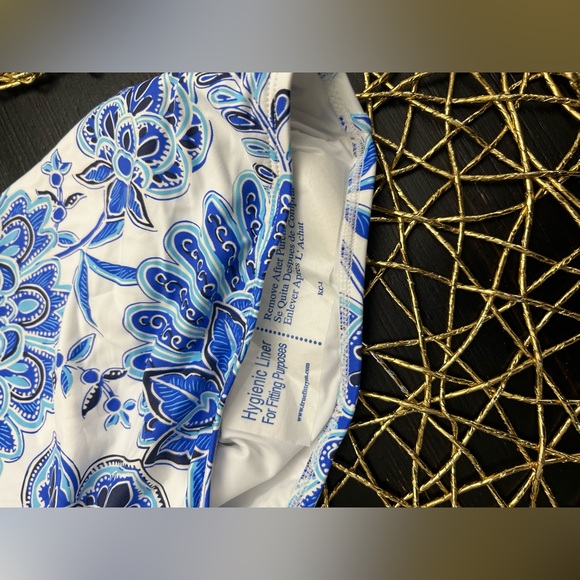 La Blanca Island Goddess Underwire Lace Up One Piece Swimsuit - Picture 7 of 8